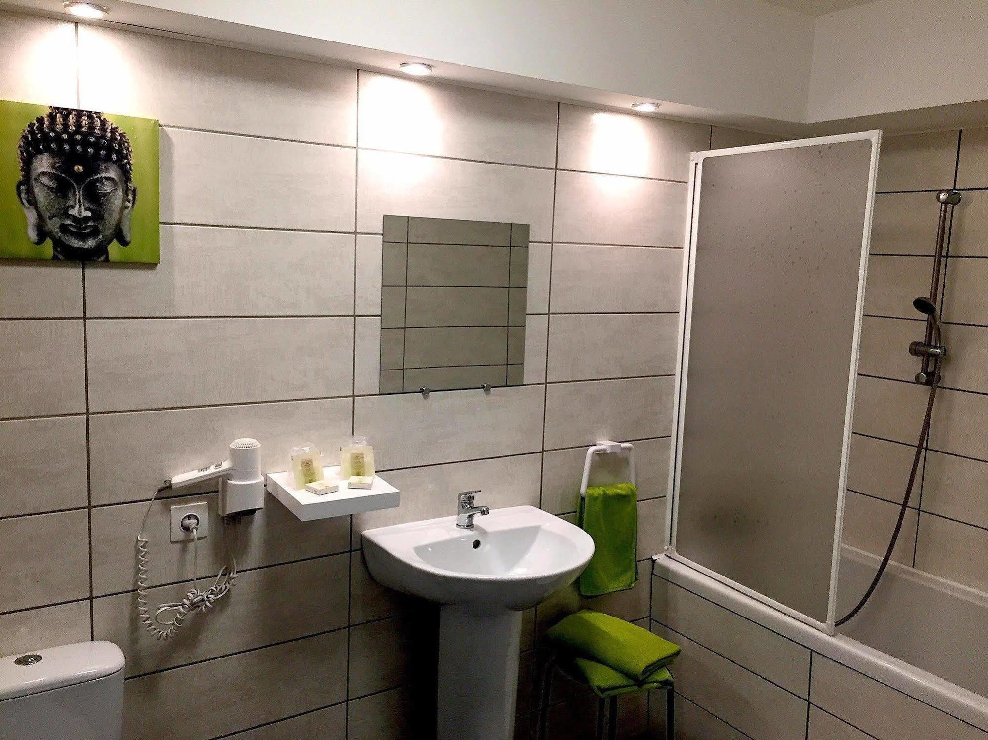 Les Boucles De Meuse Hotel 3 Etoiles Monthermé Eksteriør billede