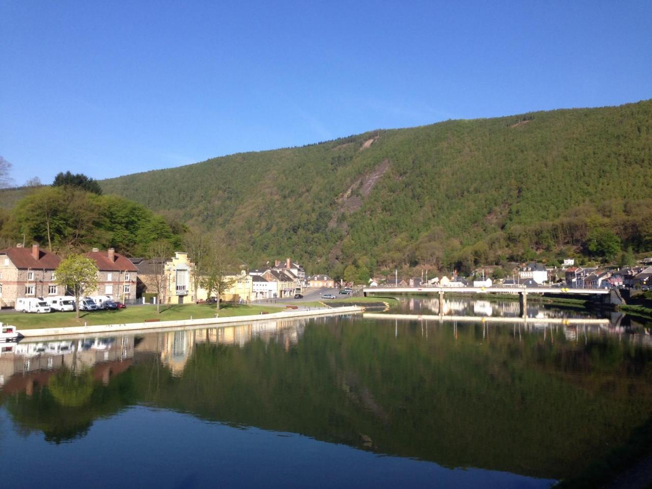 Les Boucles De Meuse Hotel 3 Etoiles Monthermé Eksteriør billede